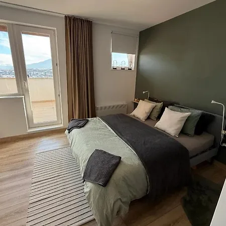 Modern With Gondola View * 班斯科